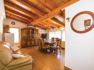 Holiday Home Villa Ksenija - Six Bedroom Holiday Home with Pool