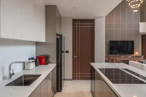 V200 Mountainview 4BR Pool Villa with Prime Stay