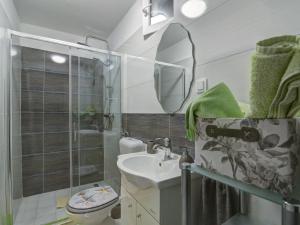 Studio Apartment with Terrace Leona
