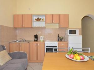 Apartments Nina - Two Bedroom Apartment with Balcony A1