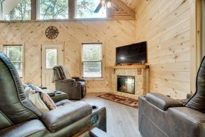 Sip, Hike and Explore Sleek Retreat in Cleveland!