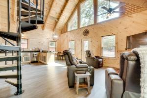 Sip, Hike and Explore Sleek Retreat in Cleveland!