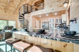 Sip, Hike and Explore Sleek Retreat in Cleveland!