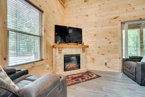 Sip, Hike and Explore Sleek Retreat in Cleveland!