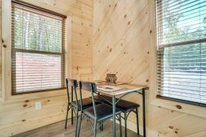 Sip, Hike and Explore Sleek Retreat in Cleveland!