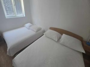 Apartments Mateo - One Bedroom Apartment - White