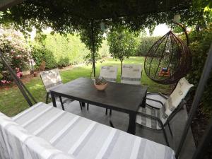 Garden Oasis - Ka tel Luk i - One Bedroom Apartment with Balcony