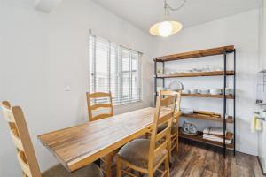 Beautiful 2 Bed Beach Condo #203