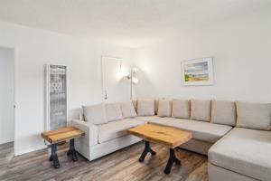 Beautiful 2 Bed Beach Condo #203