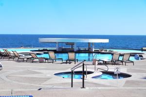 Beachfront Condo on Sandy Beach, Las Palmas Resort, 24hrs Security, Free Parking, Free Wi-Fi
