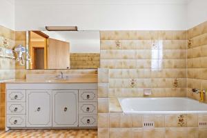 Comfort & Calm - Double Room on a Quiet Crescent in Liverpool - Shared Bathroom