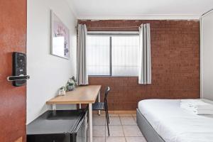 Quiet Crescent Stay in Liverpool - Comfortable Double Room - Shared Bathroom