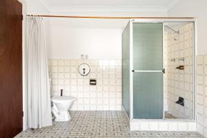 Quiet Crescent Stay in Liverpool - Comfortable Double Room - Shared Bathroom