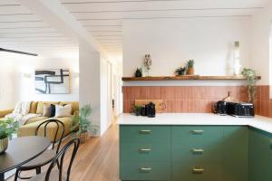 Casuarina Calm - Boutique Penthouse by the Foreshore