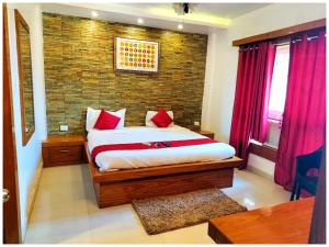 Hotel Santosh ! Residency Puri Near Sea Beach - Lift - Shared Parking - Swiming Pool Facilities - Spacious and Fully Air Conditioned Rooms - Best Hotel In Puri