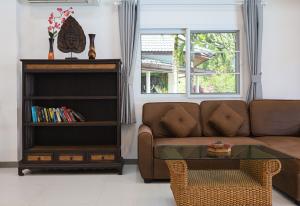 V201 1BR Pool Access Walk to Yanui Beach