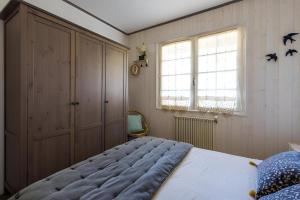 Villas VILLA ESCAPADES AU FERRET ideal Famille ou groupe d'Amis avec piscine chauffee 5 chambres Proche plages et pistes cyclables commerces Sejour paisible au coeur du Bassin d'Arcachon Nous repondons tres rapidement aux demandes de renseignements : photos des chambres