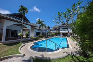 V201 1BR Pool Access Walk to Yanui Beach