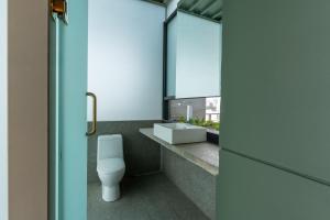 Beautiful PH with Private Jacuzzi