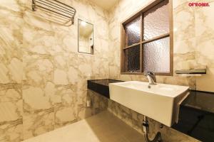 Yeongdeungpo Station New York Hotel