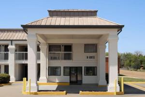 Days Inn & Suites by Wyndham Byram