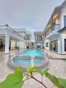 Level FIVE pool villa Pattaya