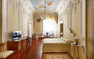 Junior Suite room in Palazzo Niccolini al Duomo