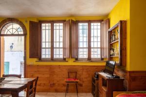 The Hamlet and the Valley, Il Paesino e la Vallata