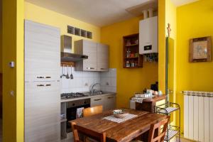 The Hamlet and the Valley, Il Paesino e la Vallata