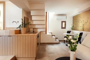 Sea Path VII Rethymno old town luxury Maisonette steps to beach