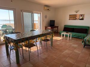 LE SALINE: beautiful apartment with terrace and splendid view