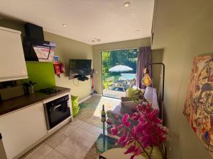 Sunridge EcoPod with Private Hot Tub