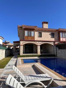 Alaçatı Stone House Fun - Villa with Private Pool