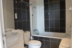 Hotels Logis Le Bretagne : Chambre Double