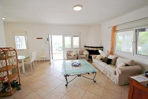 Dos Chicas - sea view villa with private pool in Moraira