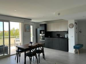 T2 dans résidence standing Juan Flore dernier étage avec terrasse vue mer