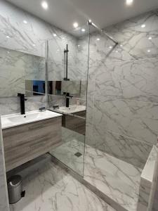 T2 dans résidence standing Juan Flore dernier étage avec terrasse vue mer