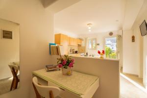 Aloni Stone Studio with Private Parking