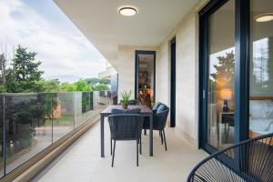 VIRA Bright and Airy 2BR Home with Terrace in Tivat