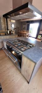 Dans la nature, villa de Standing avec piscine chauffée, jaccusi extérieur