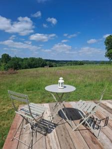 Tente glamping "Explorateurs" à la Ferme de la Chevêche