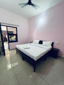 Mahadev Hotel !! Near Chandigarh Int'l Airport !