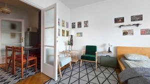 Retro-Metro Apartment