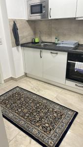 Einzimmerwohnung mit Küche und großem Bad