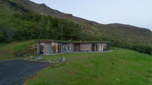 Klettasel Villa by Tröll