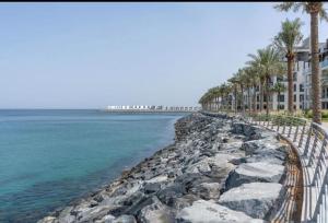 Address Beach Resort Fujairah Apartment Three Bedrooms by Blue World- 3 - Ubytování bez kategorie ve městě Fudžajra