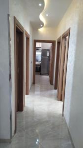 شقة مفروشة 3 غرف حمامين مطبخ وصالون