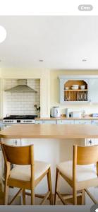 Beautiful double room in family home