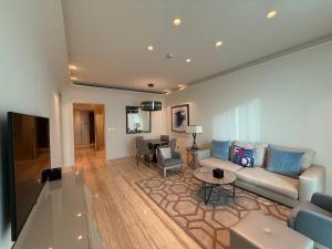 شقة فاخرة في برج داماك