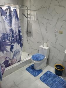 4 Bed-4 EnSuite-Sleeps 12-AirCon-5 Min To Beach